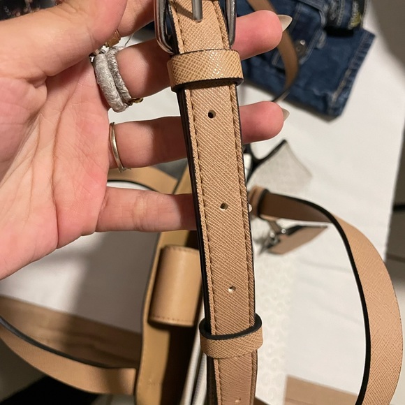 GUESS White and Tan Logo Print Crossbody Purse - Picture 9 of 16